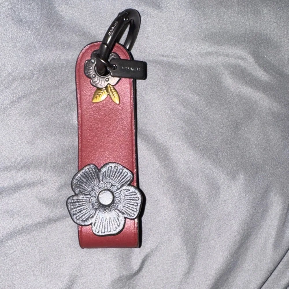 Coach tea rose loop charm-NWOT - Picture 1 of 2